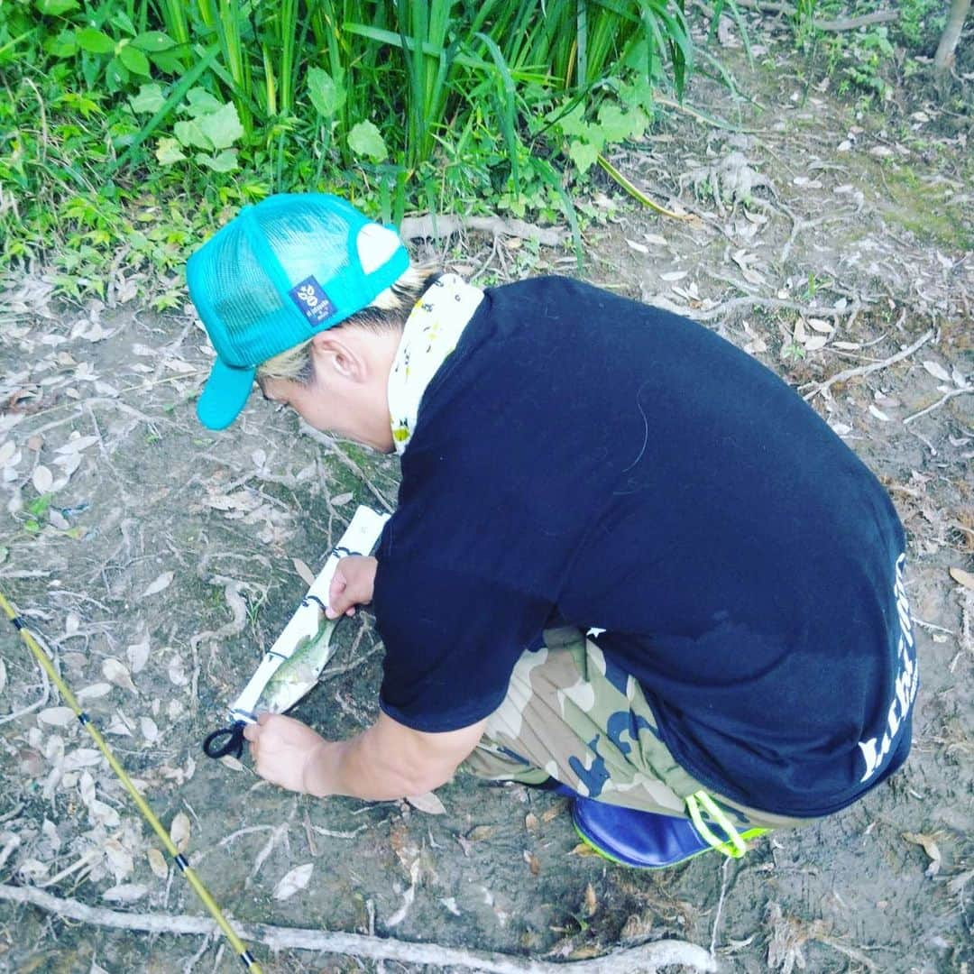 進祐哉さんのインスタグラム写真 - (進祐哉Instagram)「連戦前のオフに🎣 夏をなめすぎた男達は遂に雄蛇ヶ池を攻略した👊 昼からやるのはやめようと思います🥵  #ペスカリブレ」7月19日 4時04分 - susumu.0114