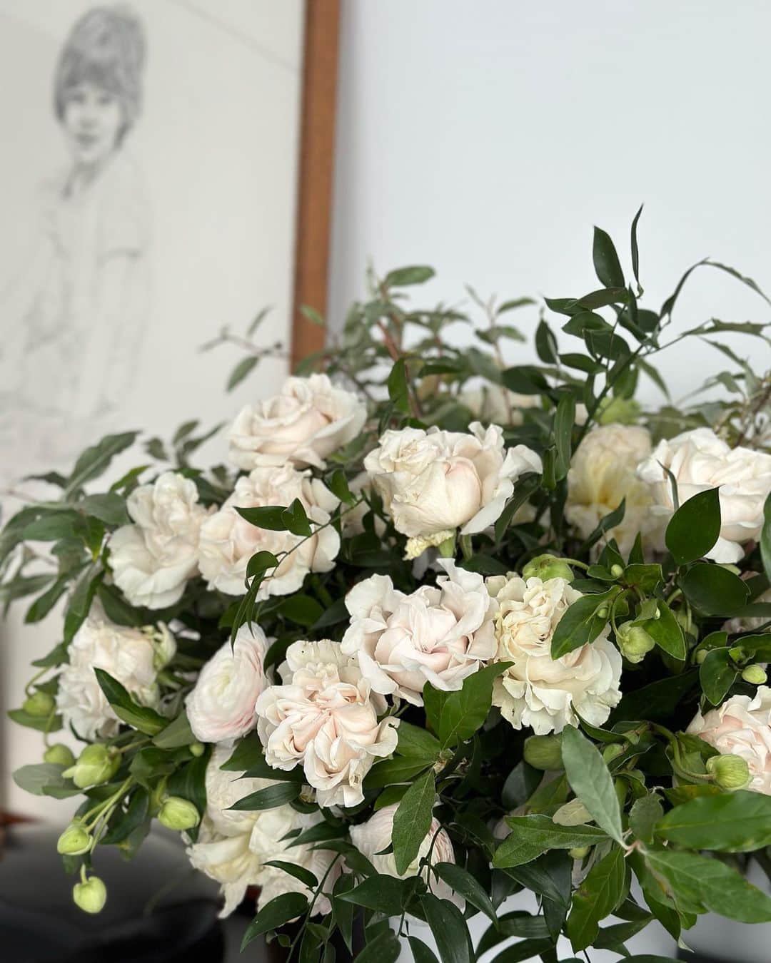 リンダ・エヴァンジェリスタのインスタグラム：「Thank you ♥️ @piergiorgio for the most beautiful flowers!」