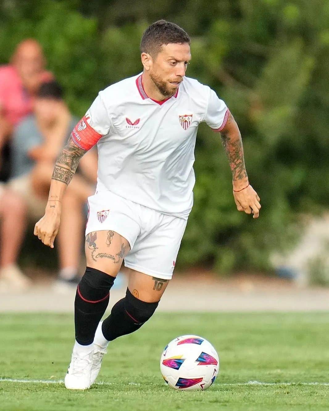 のインスタグラム：「Victoria y Gol... Seguimos preparándonos! #VamosMiSevilla」