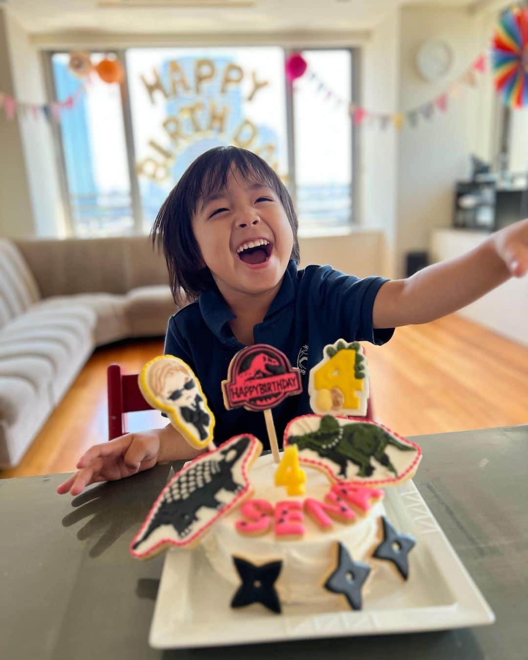 涼紫央さんのインスタグラム写真 - (涼紫央Instagram)「7月は我が家にとっては お誕生日や記念日たくさんの月です。 今年は彩歌しおんちゃんに作ってもらったクッキーでお祝い♡ #7歳 #4歳」7月19日 4時49分 - toitoitoi