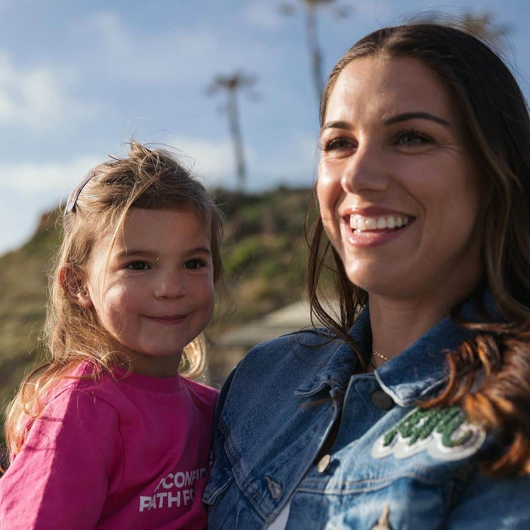 アレックス・モーガンのインスタグラム：「A community of confident, healthy kids starts here. My foundation is proud to partner with Rady Children’s Hospital San Diego to ensure all kids in our region have the best care to find their confident paths forward in life.  #aconfidentpathforward #alexmorganfoundation #radychildrens」