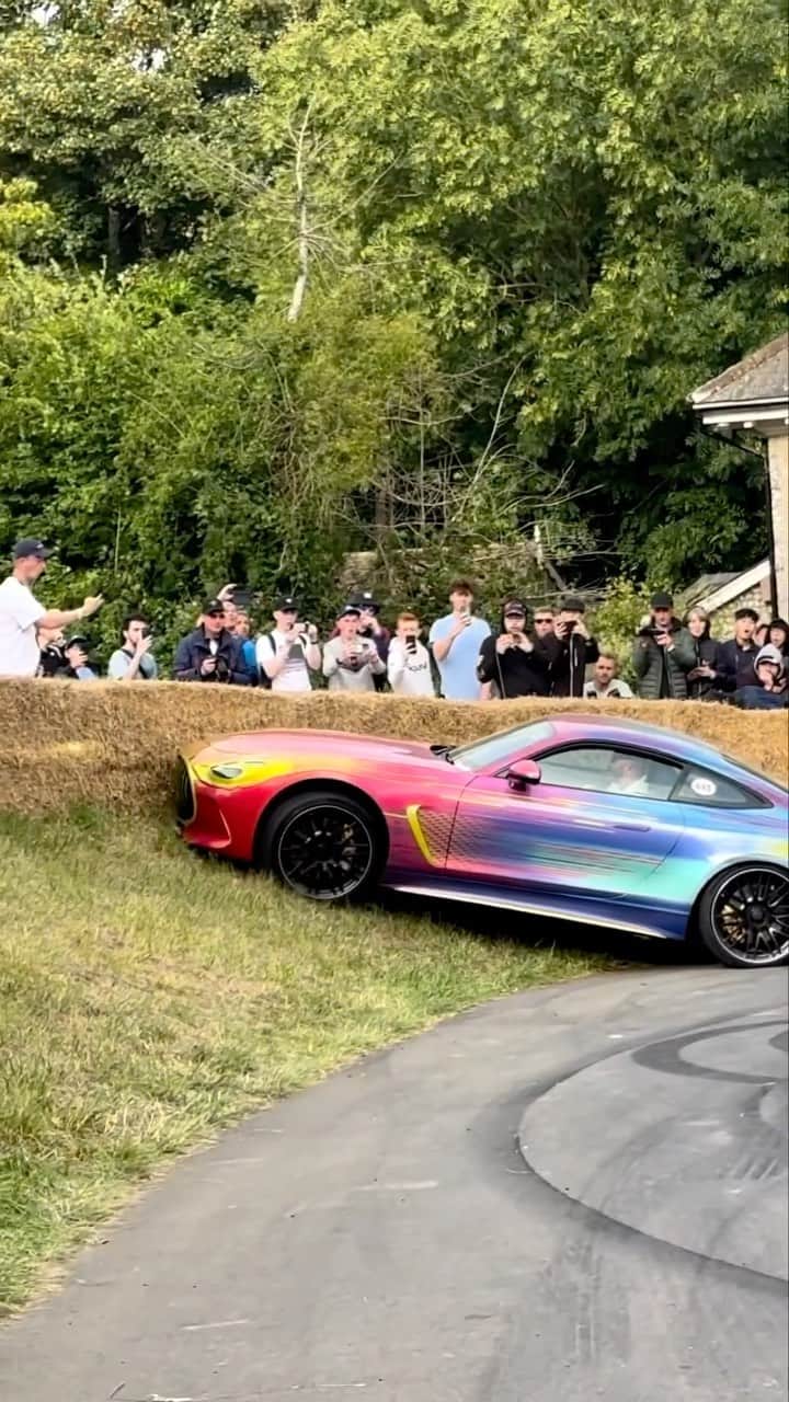 CarsWithoutLimitsのインスタグラム：「The new AMG GT crashes while doing donuts 🍩 during GoodWood FOS 🎥 @tfjj  #carswithoutlimits #amggt #amg #gt #goodwood #fos #carporn」