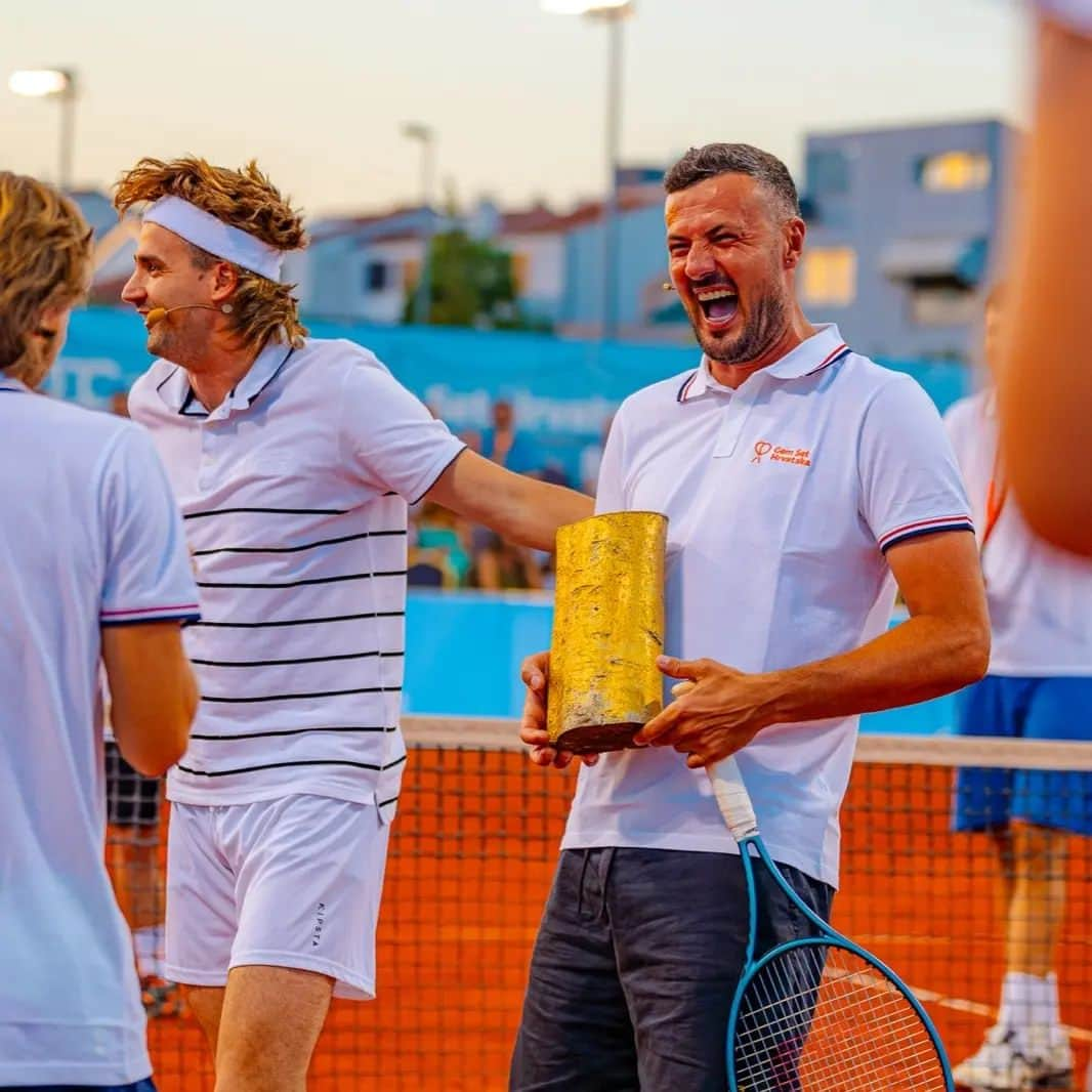 マリン・チリッチさんのインスタグラム写真 - (マリン・チリッチInstagram)「ZADAR - THANK YOU!  So proud for another successful GemSetHrvatska event! 🎾🎾   Thank you to the athletes who made this event so special. Thank you to my @marincilicfoundation team, friends and volunteers who worked tirelessly over the last few months to make this day amazing. Thank you to our sponsors and everyone who supported this beautiful cause - to provide a safe space for kids to play sports and have fun. I can’t wait to try out the new sports court in Stankovci!  ZADRE HVALA!  Preponosan sam na organizaciju još jednog izdanja GemSetHrvatska. 🎾🎾  Najveće hvala sportašima koji su izdvojili vrijeme u svom pretrpanom rasporedu kako bi uveličali ovo događanje i zaigrali tenis u cilju skupljanja sredstava za izgradnju sportskog igrališta za djecu.   Ipak, najveći doprinos dali su oni koji se ne vide - volonteri, organizacijski tim, brojni donatori i posjetitelji, vjerni partneri i dragi sponzori bez kojih sve ovo ne bi bilo moguće. 💙🧡  .  .  📸@EnvyCroatia @androtasovac @julienduvalphoto @samirckphoto  @croatiafulloflife #HEP #ZABA @vindija @proctergamble @podravka_hrvatska @falkensteinerhotels_hr @otp_banka @romerquelle_hr @groupama @humedpharma @kauflandhrvatska @langelica_hr @foreo_official @pbz.hr @telemach.hr #INAMAZIVA @visnjik.hr @armanibeauty @biteme.nutrition @kofer._ @babycentar_hrvatska @lavista_suites @sezonabzzzbriga @karma_restaurant_zadar @novatv_ @jutarnji.hr @headtennis_official  #GemSetHrvatska #gemsetcroatia」7月19日 5時13分 - marincilic