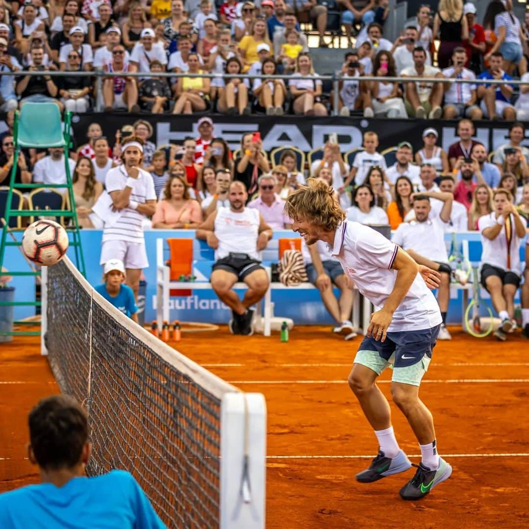 マリン・チリッチさんのインスタグラム写真 - (マリン・チリッチInstagram)「ZADAR - THANK YOU!  So proud for another successful GemSetHrvatska event! 🎾🎾   Thank you to the athletes who made this event so special. Thank you to my @marincilicfoundation team, friends and volunteers who worked tirelessly over the last few months to make this day amazing. Thank you to our sponsors and everyone who supported this beautiful cause - to provide a safe space for kids to play sports and have fun. I can’t wait to try out the new sports court in Stankovci!  ZADRE HVALA!  Preponosan sam na organizaciju još jednog izdanja GemSetHrvatska. 🎾🎾  Najveće hvala sportašima koji su izdvojili vrijeme u svom pretrpanom rasporedu kako bi uveličali ovo događanje i zaigrali tenis u cilju skupljanja sredstava za izgradnju sportskog igrališta za djecu.   Ipak, najveći doprinos dali su oni koji se ne vide - volonteri, organizacijski tim, brojni donatori i posjetitelji, vjerni partneri i dragi sponzori bez kojih sve ovo ne bi bilo moguće. 💙🧡  .  .  📸@EnvyCroatia @androtasovac @julienduvalphoto @samirckphoto  @croatiafulloflife #HEP #ZABA @vindija @proctergamble @podravka_hrvatska @falkensteinerhotels_hr @otp_banka @romerquelle_hr @groupama @humedpharma @kauflandhrvatska @langelica_hr @foreo_official @pbz.hr @telemach.hr #INAMAZIVA @visnjik.hr @armanibeauty @biteme.nutrition @kofer._ @babycentar_hrvatska @lavista_suites @sezonabzzzbriga @karma_restaurant_zadar @novatv_ @jutarnji.hr @headtennis_official  #GemSetHrvatska #gemsetcroatia」7月19日 5時13分 - marincilic