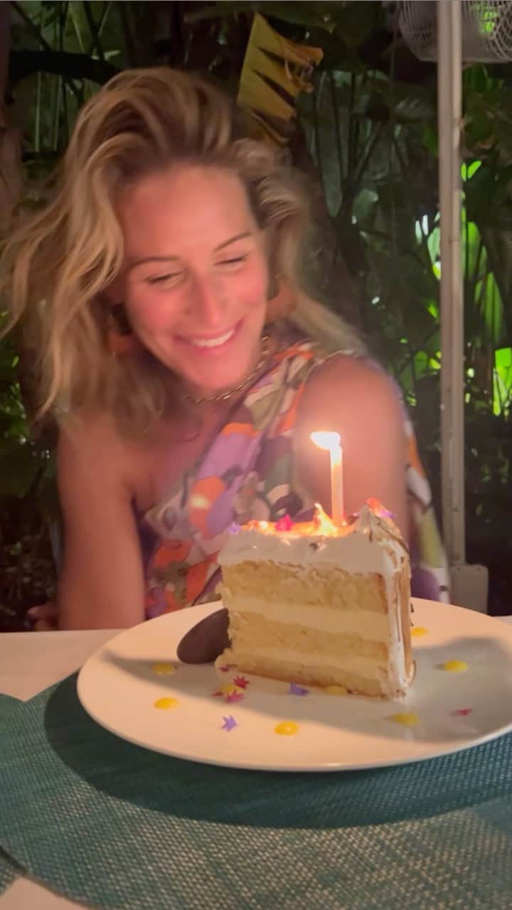のインスタグラム：「Happy 50th Birthday!! @jaimiebaird  we'll never forget this bonkers weekend 🌸💕🌸@thecolonypalmbeach」