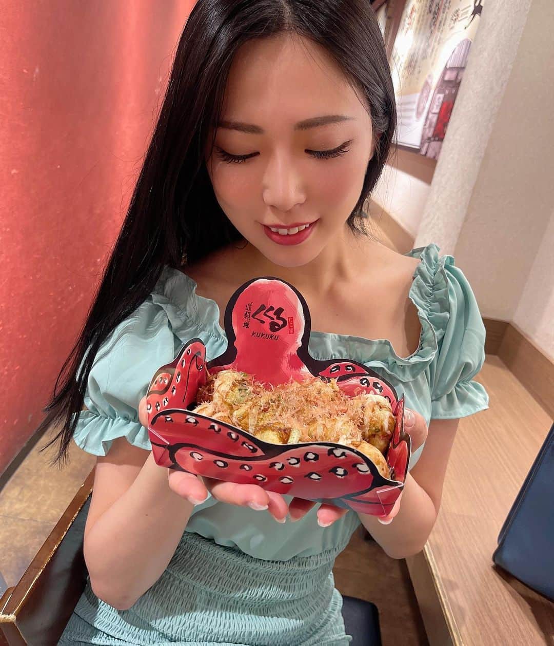 ゆずのインスタグラム：「TAKOYAKI〜🐙💖✨ たこ八、くくる、わなかの三店舗食べ比べしちゃった😆個人的にたこ八が1番美味しかったんだけど食べる順番関係してるかな🥹？ . . . #たこ焼き#大阪#大阪旅行 #たこ焼きでどこまで映えられるか選手権 #たこ焼き食べ比べ#おいしいもの#おいしいごはん #旅行#旅行すたぐらむ  #osaka#takoyaki#nandeyanen  #오사카#타코야끼#난데야넹  #오사카맛집 #여행 #오사카여행」