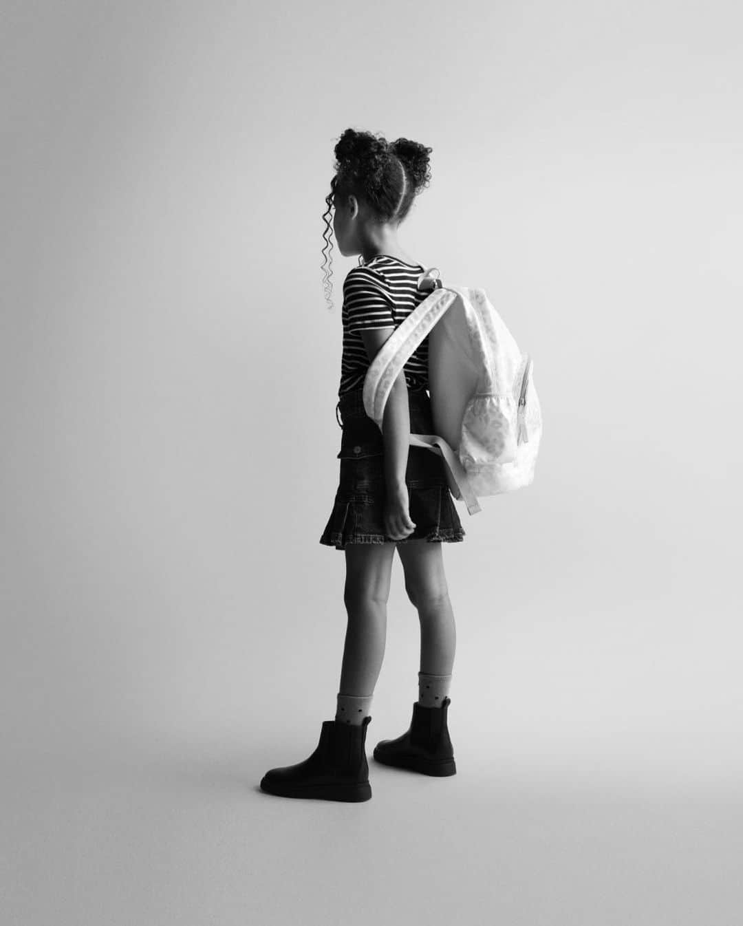 GapKidsのインスタグラム：「Tzillia, 8yrs old  The Fearless Dresser . High waists, wide legs, cropped tops, and no skimping on accessories. This lacrosse player/gymnast/singer is not afraid to dabble in a little bit of everything. . Wearing our Pleated Cargo Skirt. #gaptoschool」