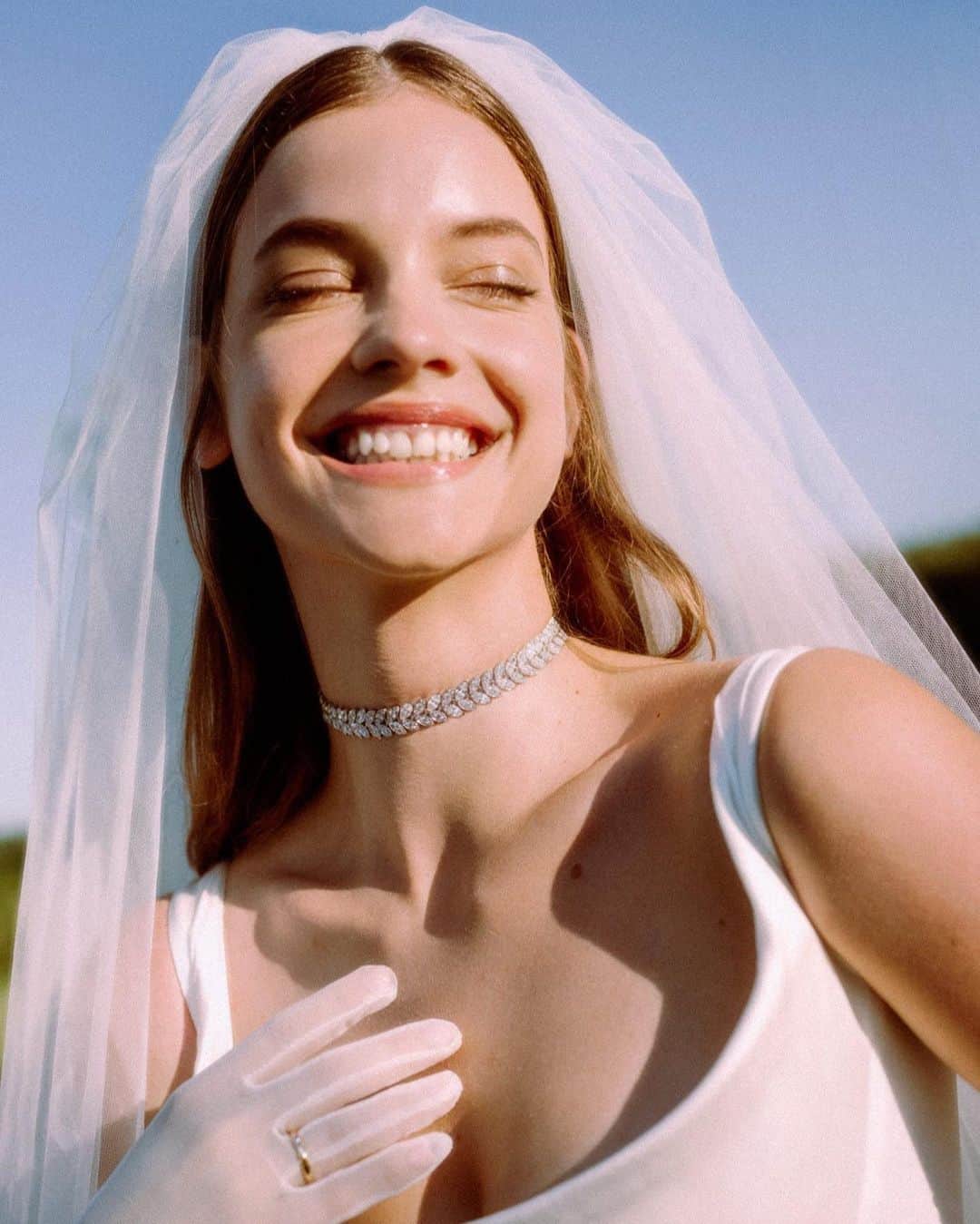 Vogue Beautyさんのインスタグラム写真 - (Vogue BeautyInstagram)「When it came to @realbarbarapalvin's beauty approach for her wedding to actor @dylansprouse, there was an emphasis on a natural glow for makeup and elevated yet effortless hair. The model worked with makeup artist Richárd Fazekas (@ricsesz) and hair stylists @owengould and Balázs Barsi to bring her vision to life.   At the link in our bio, see exclusive details on Barbara Palvin's wedding day hair. Photo: @thereduster」7月19日 6時26分 - voguebeauty