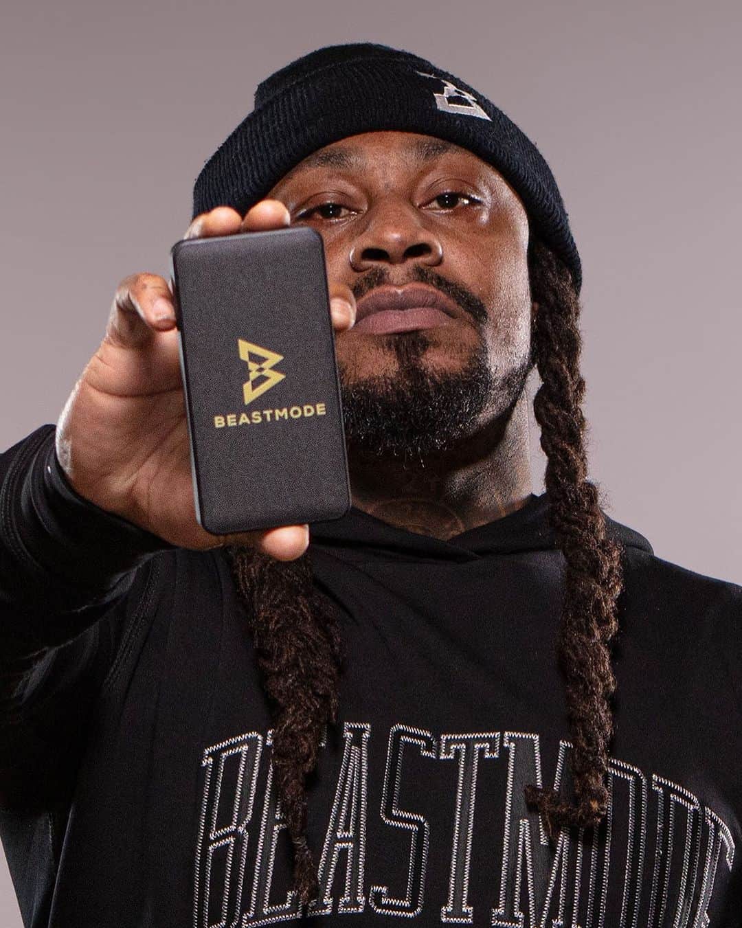 マーショーン・リンチのインスタグラム：「Introducing our newest limited edition powerstation: @beastmode x @mophie 🤍   To celebrate we are giving away one autographed jersey, a limited edition BEAST MODE powerstation,  and some fun swag to three lucky winners! All you have to do is 1) Like this post, 2) Follow @beastmode and @mophie 3) Tag a friend in the comments. Winner will be announced on Monday, July 24th.   To purchase, visit the #LinkInBio.」