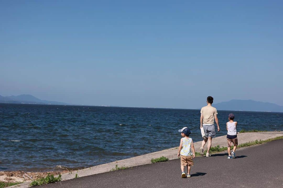 七咲友梨のインスタグラム：「夏はもう来ているのか、まだなのかという話を毎日誰かとしている。 夏は人気者だなぁ。  #宍道湖 #七咲友梨 #yurinanasaki」