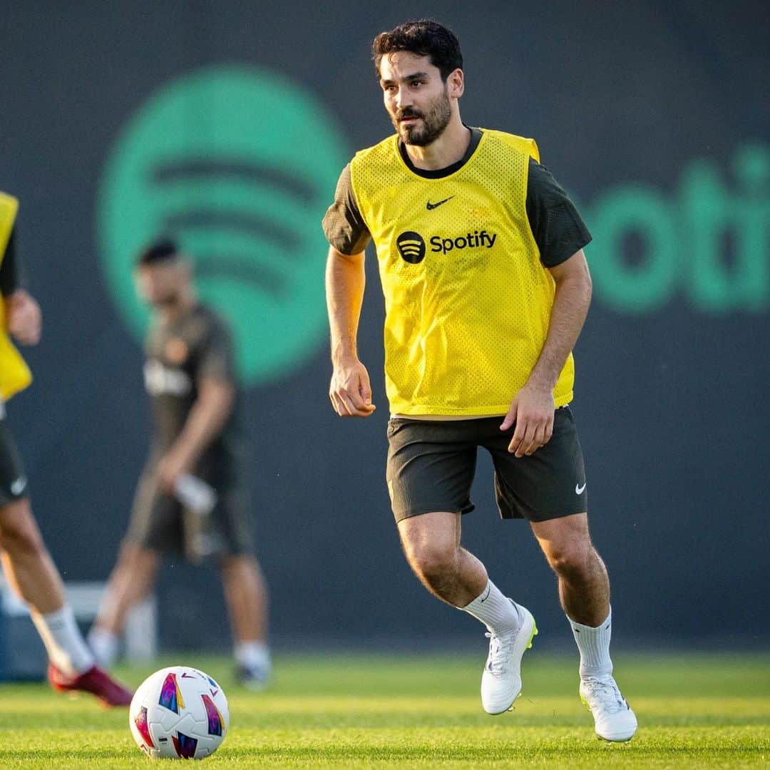 イルカイ・ギュンドアンさんのインスタグラム写真 - (イルカイ・ギュンドアンInstagram)「... and so it begins! First training day - let's go... 🔥🔵🔴⚽ @fcbarcelona」7月19日 6時59分 - ilkayguendogan