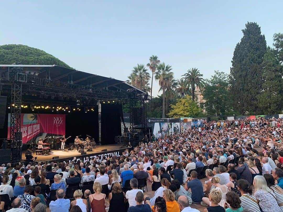 上原ひろみのインスタグラム：「Performed at Nice Jazz festival. What a beautiful city it is with sun and water. Merci all for being there tonight!!!」