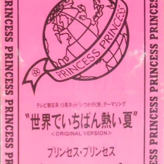 中村松江さんのインスタグラム写真 - (中村松江Instagram)「今日の一曲はプリンセスプリンセスのシングルで『世界でいちばん熱い夏』です✨ ベストアルバム「SINGLES 1987-1992」にも収録。 プリンセスプリンセスが1987年にリリースした2枚目のシングルですが、バンドの人気が出た後の1989年にリレコーディングして再リリースした際にヒットしました✨ これも夏といえばの曲ですね🎶 (№1412) #歌舞伎 #中村松江 #プリンセスプリンセス #世界でいちばん熱い夏 #SINGLES 1987-1992」7月19日 7時02分 - matsue_nakamuraofficial
