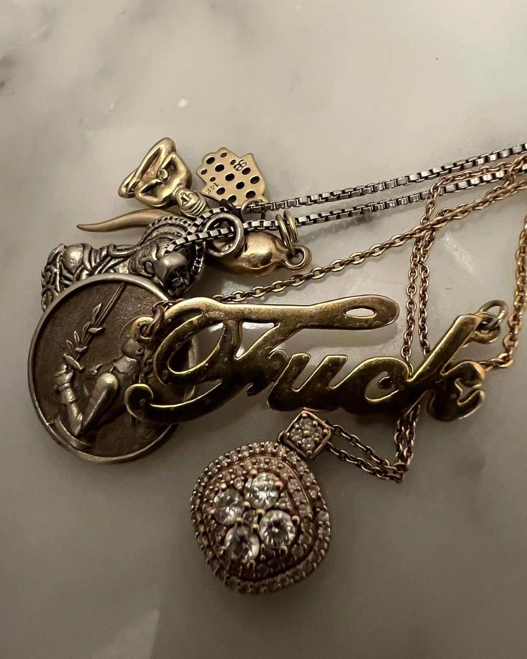 コンスタンス・ジマーのインスタグラム：「My necklaces = my mood #tuesdaytruth」