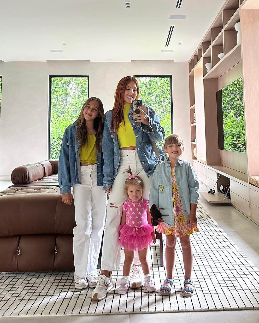 Sascha Barbozaのインスタグラム：「G I R L S 🌸」