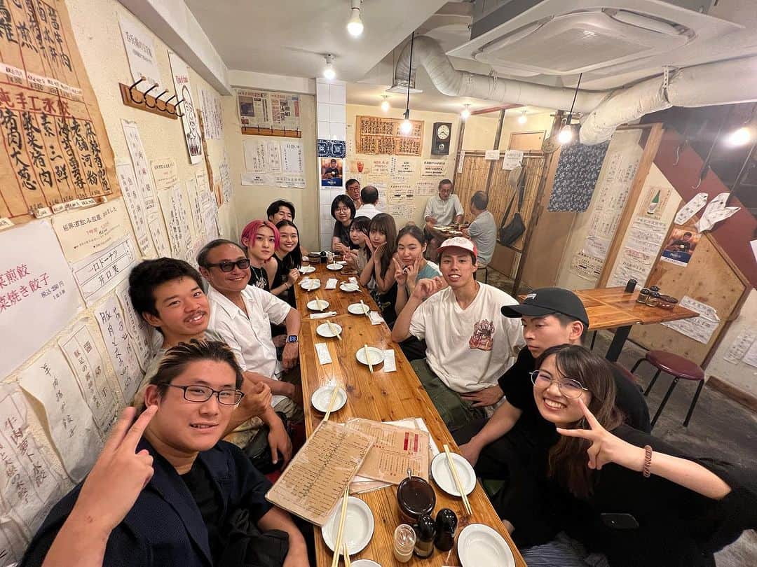 遠山正道のインスタグラム：「藝大油画3年生の講評の後の打上げ@御徒町　油画だが9割以上がインスタレーションで夫々自らのアイディアと見えたものを存分に表して、これからが楽しみです！#宮本武典先生　ありがとうございました！」