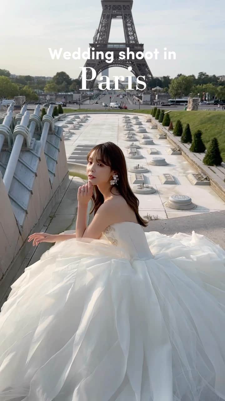 磯田 ひかる(Hikaru Isoda) のインスタグラム：「パリウエディング撮影の理想と現実🇫🇷  #パリ #パリ旅行 #フランス旅行 #ウエディングドレス #ウエディングフォト #パリウエディングフォト #weddingphotography #weddingphoto」