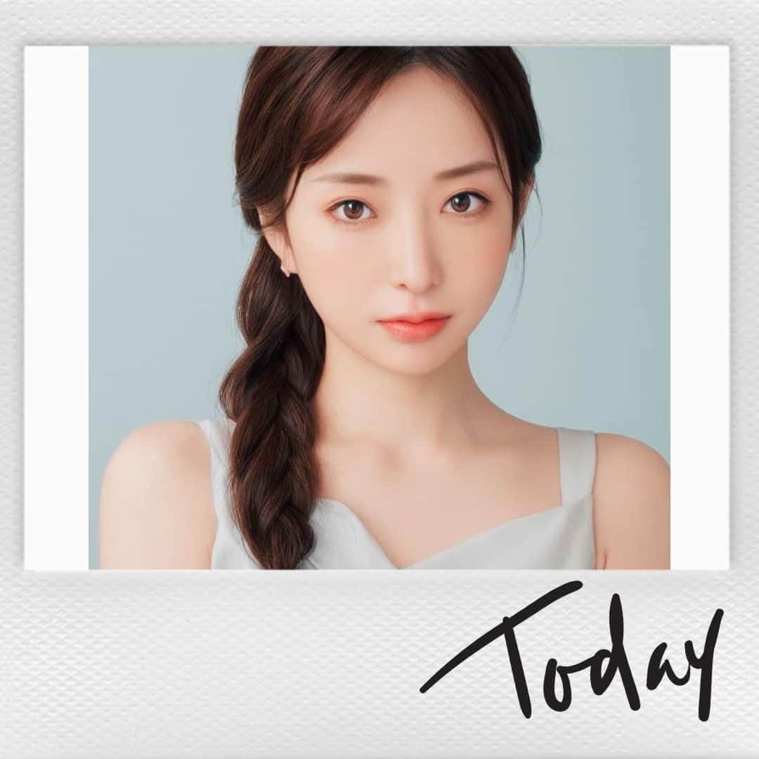 高村凛のインスタグラム：「おはようございます☀  今日は雨が降るみたいですねっ☔️  毎日暑すぎて夏休みどうしようか悩みます笑  今日も頑張ろうー❤️☀️🎉」