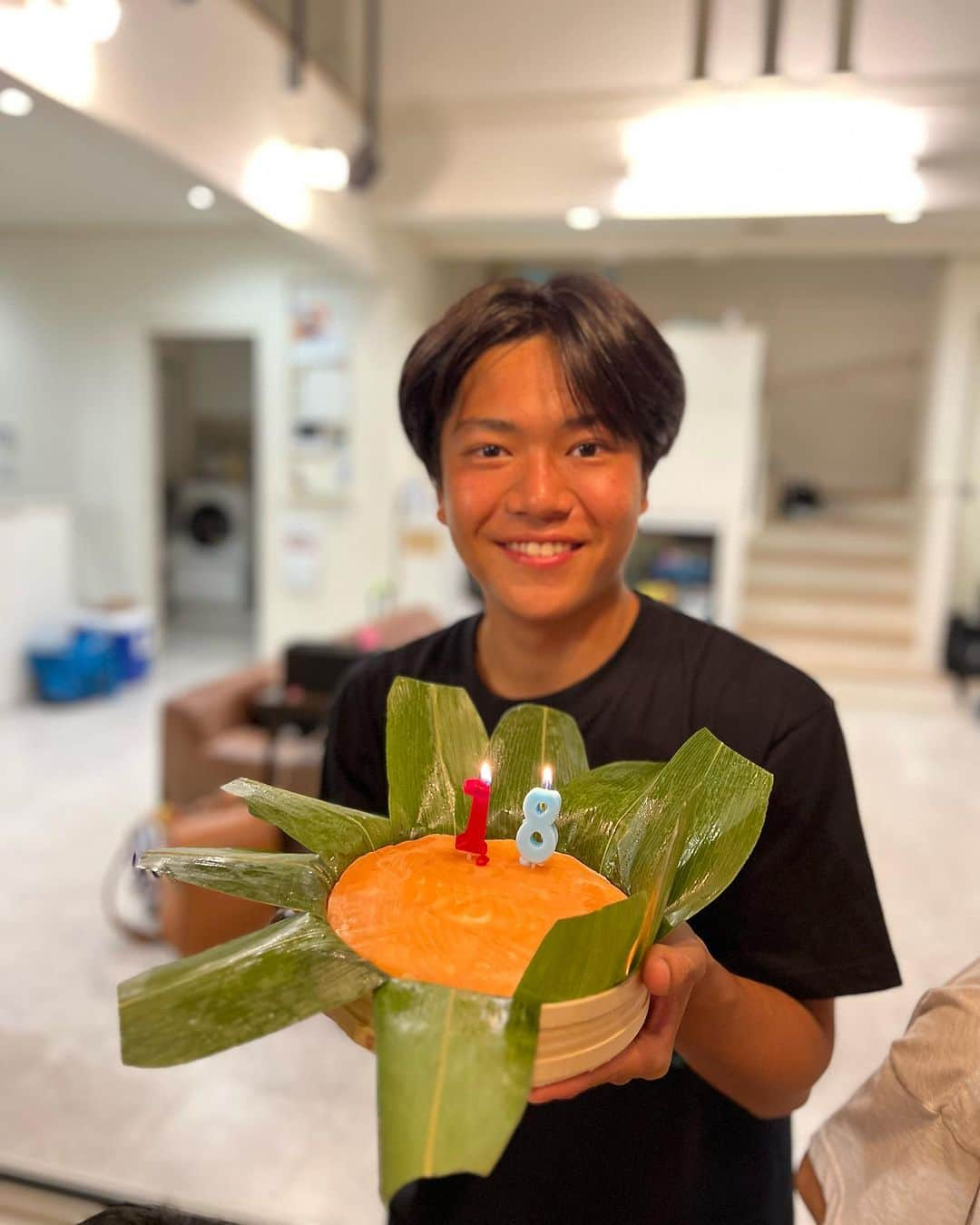 大久保嘉人のインスタグラム：「碧人（長男）18歳の誕生日おめでとう🎂 もう成人とかビックリ🫢  これからは自分で考えて行動し夢に向かって突き進め！！  #大久保碧人 #18歳 #yoshito13」