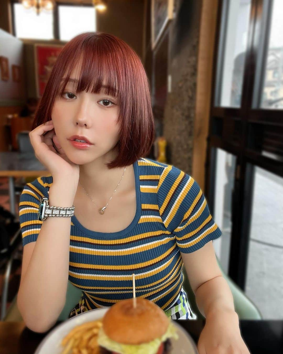 神成藍子さんのインスタグラム写真 - (神成藍子Instagram)「福生ベイサイドストリートにあるデモデダイナー🍔🍟 中のパティがジューシーでとっても美味しかったです！ポテトサクサクで最高ദ്ദിᐢ- ̫-ᐢ₎ 店内も凄く可愛かった🥹💖  #福生 #福生ベースサイドストリート #ベイサイドストリート #ハンバーガー #ハンバーガー巡り」7月19日 17時30分 - kanna_nijimura