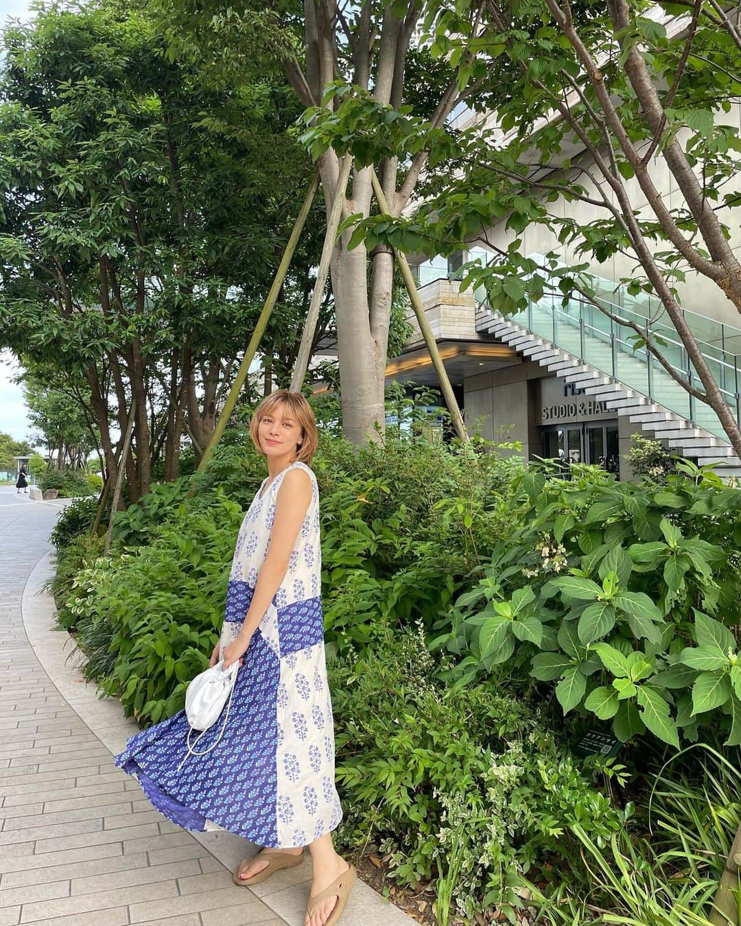 ステファニーさんのインスタグラム写真 - (ステファニーInstagram)「🦋🫧✨ サラサラコットンが気持ちいい 生地たっぷりで風になびいて可愛い そのまま飛んでいけちゃいそうな、お気に入りワンピース。 @pasand_by_nequittezpas ♡ #love #fashion #outfit #onepiece #ワンピース #ワンピースコーデ #低身長コーデ」7月19日 17時32分 - steph_0928_