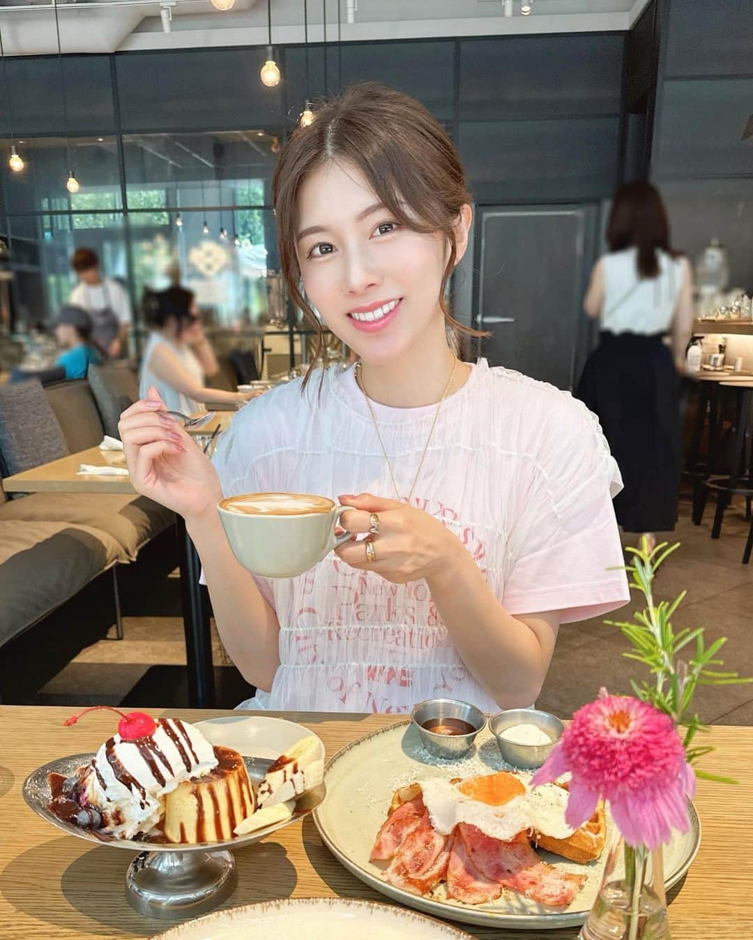 麻衣愛さんのインスタグラム写真 - (麻衣愛Instagram)「. ⋰ ⋱⋰ ⋱⋰ ⋱⋰ ⋱⋰ ⋱⋰ ⋱⋰ ⋱⋰ ⋱⋰ ⋱⋰ ⋱ . . 𝐂𝐚𝐟𝐞𓂃𖠚ᐝ . プリンアラモード 美味しかった·͜· ⋆꙳ 毎日暑いから アイス食べたくなりますよね𓌉𓇋 ‎ . 今度は絶対ドーナツ食べる⋆꙳ . 何度見てもこのピンクのお花 友達のお母さんの髪型にそっくり 襟足長くて上部パンチパーマ¨̮♡⃛ . ⋱⋰ ⋱⋰ ⋱⋰ ⋱⋰ ⋱⋰ ⋱⋰ ⋱⋰ ⋱⋰ ⋱⋰ ⋱⋰  . . #cafe #cafestagram #cafetime #instadaily #表参道カフェ #青山カフェ #友達のお母さん元気かな」7月19日 17時41分 - maiaiii_0814