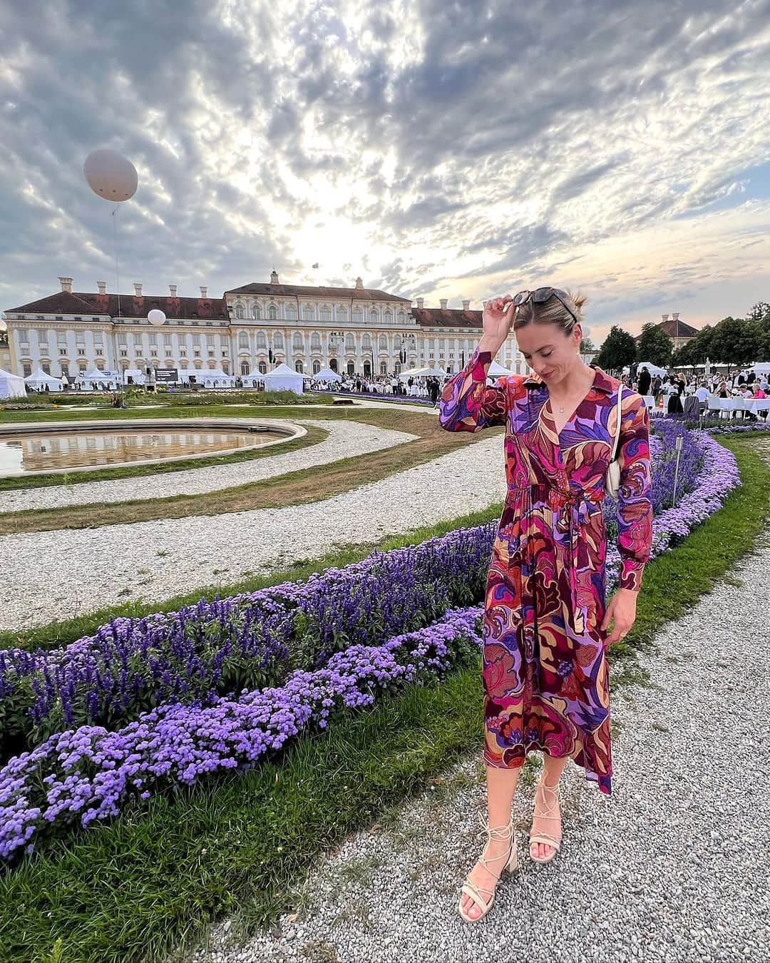 アレクサンドラ・ブルクハルトのインスタグラム：「Sommerempfang, hallo?  #sommerempfang @bayerischer.landtag」