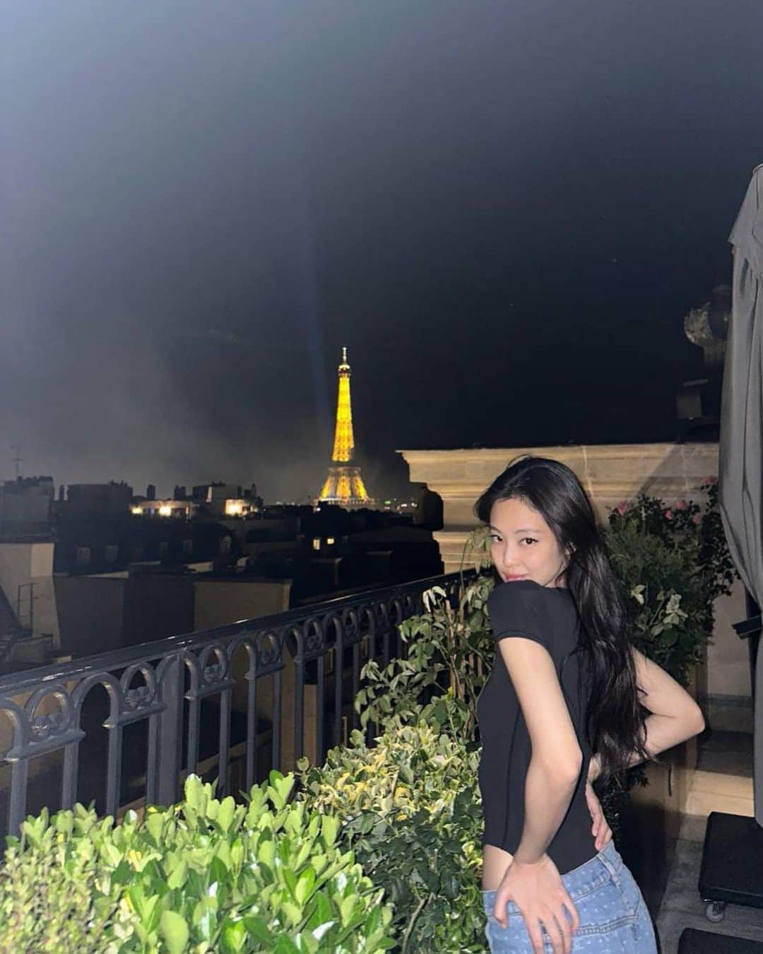 ジェニーのインスタグラム：「🖤」
