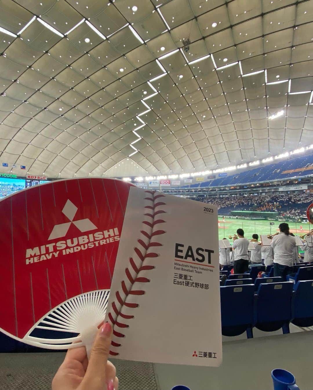 河野万里奈さんのインスタグラム写真 - (河野万里奈Instagram)「都市対抗野球をみにいきました #NTT西日本 vs. #三菱重工East 1点を競る守備カッチカチ野球にシビれました いい試合を見たあとに出る笑顔  三菱重工Eastのファースト山中稜真選手のグラブ捌きにみとれました 元オリックス→中日の武田健吾選手さすがの大暴れ  三菱重工eastには江越海地選手や 元巨人の山下航汰選手 安田亮太コーチもいらっしゃいました すごいです😭🐯🦊🐰🕊️ #都市対抗 #社会人野球 #熱いぜ都市対抗」7月19日 17時53分 - marina_kawano