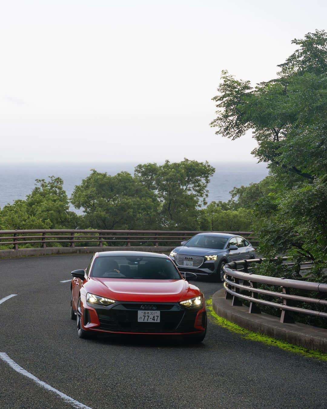 アウディ ジャパンのインスタグラム：「先進のテクノロジーと感性を刺激するデザインを両立したAudi RS e-tron GT。 力強さと優美さを兼ね備え、エレガンスを極めたAudi Q4 Sportback e-tron。  近い未来のモビリティの在り方を指し示す2台の電気自動車が、水と生きる島 屋久島を駆け巡る。  #AudiRSetronGT #AudiQ4Sportbacketron #Audi #アウディ #AudiJapan #アウディジャパン #AudiSport #アウディスポーツ #AudietronGT #アウディRSetronGT #アウディetronGT #AudiQ4etron #アウディQ4Sportbacketron #アウディQ4etron #FutureIsAnAttitude #電気自動車 #EV #サステイナブル #SportsCar #スポーツカー #AudiLife #Audigram #GermanCars #アウディのある生活 #アウディのある風景 #屋久島 #一湊 #西部林道 #大川の滝 #国内旅行」