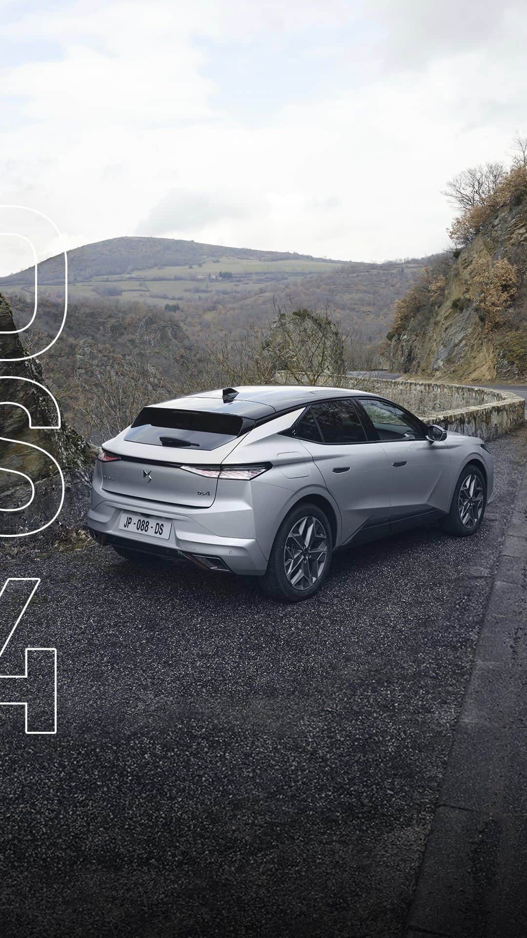 DS JAPAN Official Account of DS JAPANのインスタグラム：「心に響くかけがえのない旅路へ。 DS 4 Esprit de Voyage  #DSオートモビル #DSautomobiles #DS4 #EspritdeVoyage」