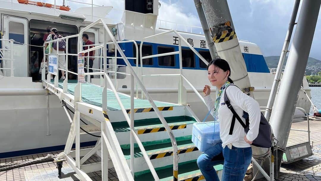 平地真菜さんのインスタグラム写真 - (平地真菜Instagram)「こんにちは、五島産業汽船です🛳  ＮＢＣ長崎放送の夕方の番組、Ｐｉｎｔ！の気象予報士・平地真菜さんが、この度爆釣carモニター利用、そして弊社運航の高速船へご乗船下さいました！  釣りが趣味という平地さん💡  上五島での釣りは経験済とのことですが、爆釣car搭載品利用で身軽に上五島へ行かれるのは初めてとのことで大変喜んでおられました🤗  また、弊社が運航している高速船びっぐあーすに乗船されるのも初めてだったそうで、「双胴船」の構造に大変興味津々でした！  上五島・鯛ノ浦港に到着後の爆釣carとの初対面は！？  果たして釣果はどうだったのか！？  五島産業汽船では週に１回ペースで爆釣carに関する投稿をしておりますので、気になる続きは次の投稿まで楽しみにお待ちください^^  #アジング  #エギング  #爆釣  #爆釣car  #ルアー  #レンタカー  #上五島  #五島  #五島列島  #釣りの聖地  #釣り  #防波堤  #海釣り  #中通島  #五島産業汽船  #長崎  #モビリティ  #toyota  #平地真菜 さん #モニター利用 ありがとうございます！ #nbc長崎放送  #長崎放送  #pint  #ウェザーマップ   @mana_hirachi さん😊」7月19日 18時03分 - mana_hirachi