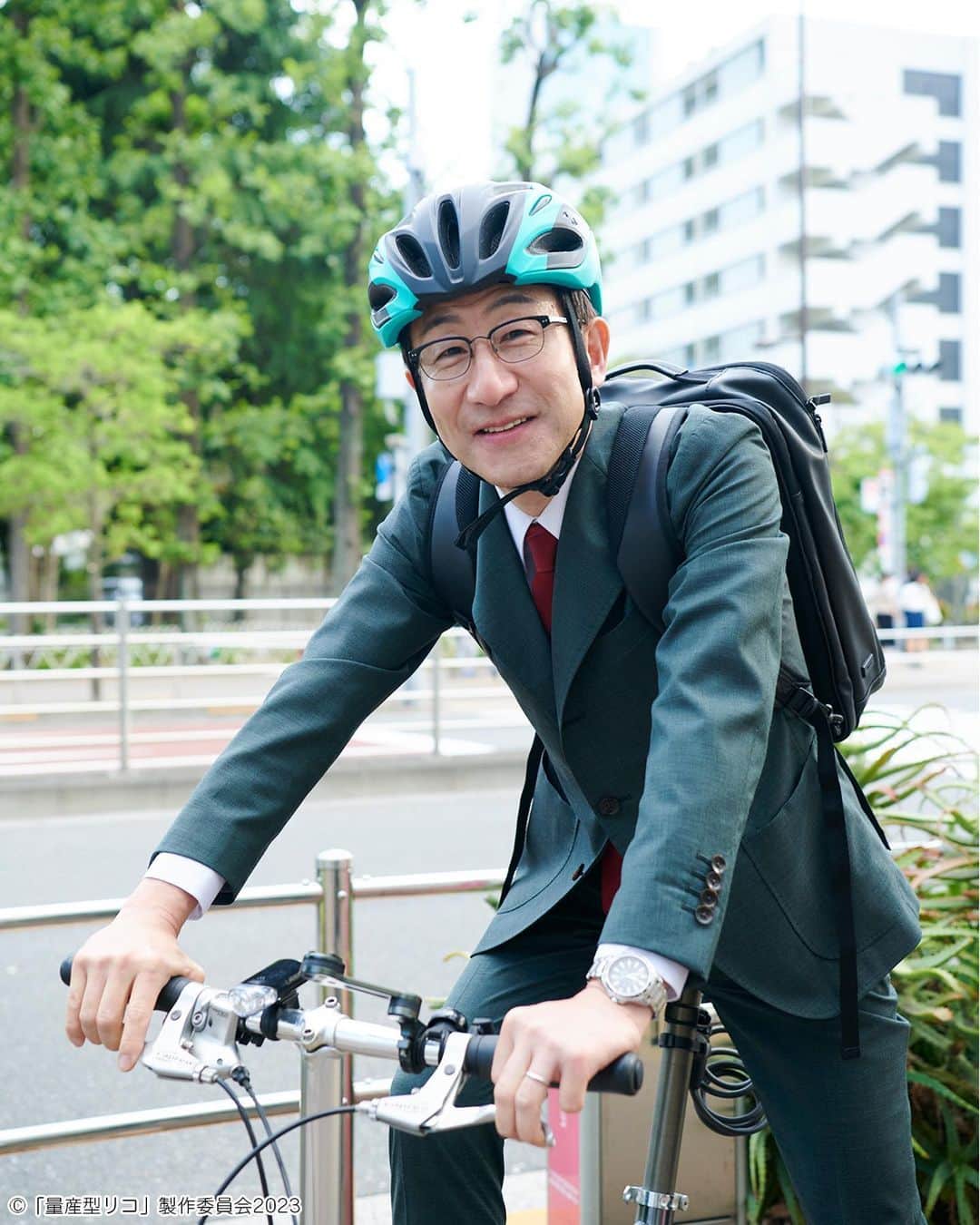 量産型リコ-プラモ女子の人生組み立て記-のインスタグラム：「.  後田さんの通勤スタイル🚲📸  明日通勤シーンも登場しますが… お楽しみに😏  #量産型リコ  #矢柴俊博  #明日深夜24時30分放送」