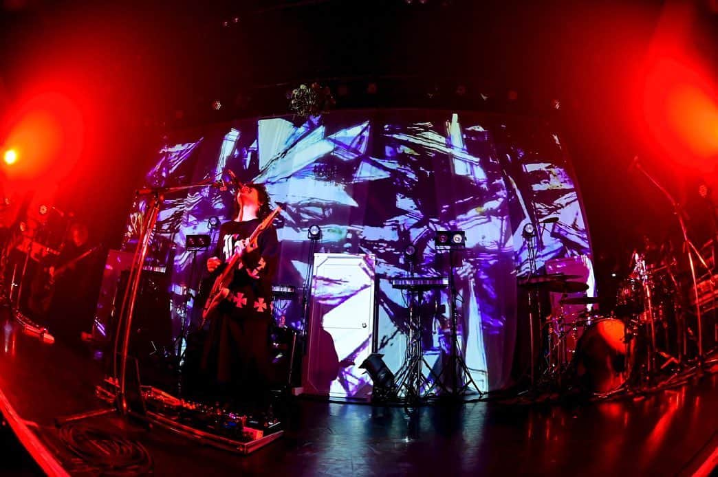 のインスタグラム：「2023. Winter【  映像作品化決定 】   2023.07.18 #CIVILIAN TOUR FINAL "WHO LEFT THE DOOR OPEN?"  東京キネマ倶楽部 ━━━━━━━━━━━━━━  Photo by @mckee.1117  All Tour VJ by @ajuka_bpm55   #NeverOpenDoorForStrangers  映像作品に関する 詳細は後日お知らせいたします。」