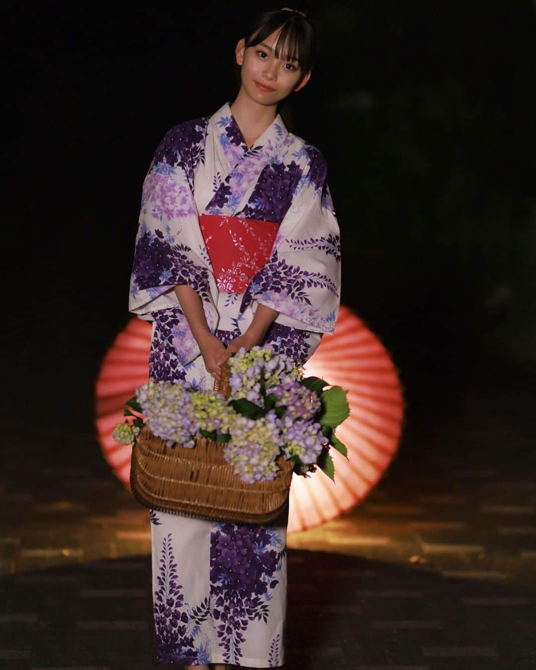 松本麗世さんのインスタグラム写真 - (松本麗世Instagram)「♡ ♡ お祭りの時期になってきました👘 今年も行きたいな〜！ ♡ ♡  #松本麗世 #matsumotoreiyo #ファッション #モデル #ファイナリスト #浴衣 #世界一水郷車 #水車 #7月 #Jk #和傘 #紫陽花 #蛍 #鹿児島 #薩摩川内市  #祁答院 #祁答院藺牟田  #カメラマンさん」7月19日 18時22分 - reiyo.matsumoto