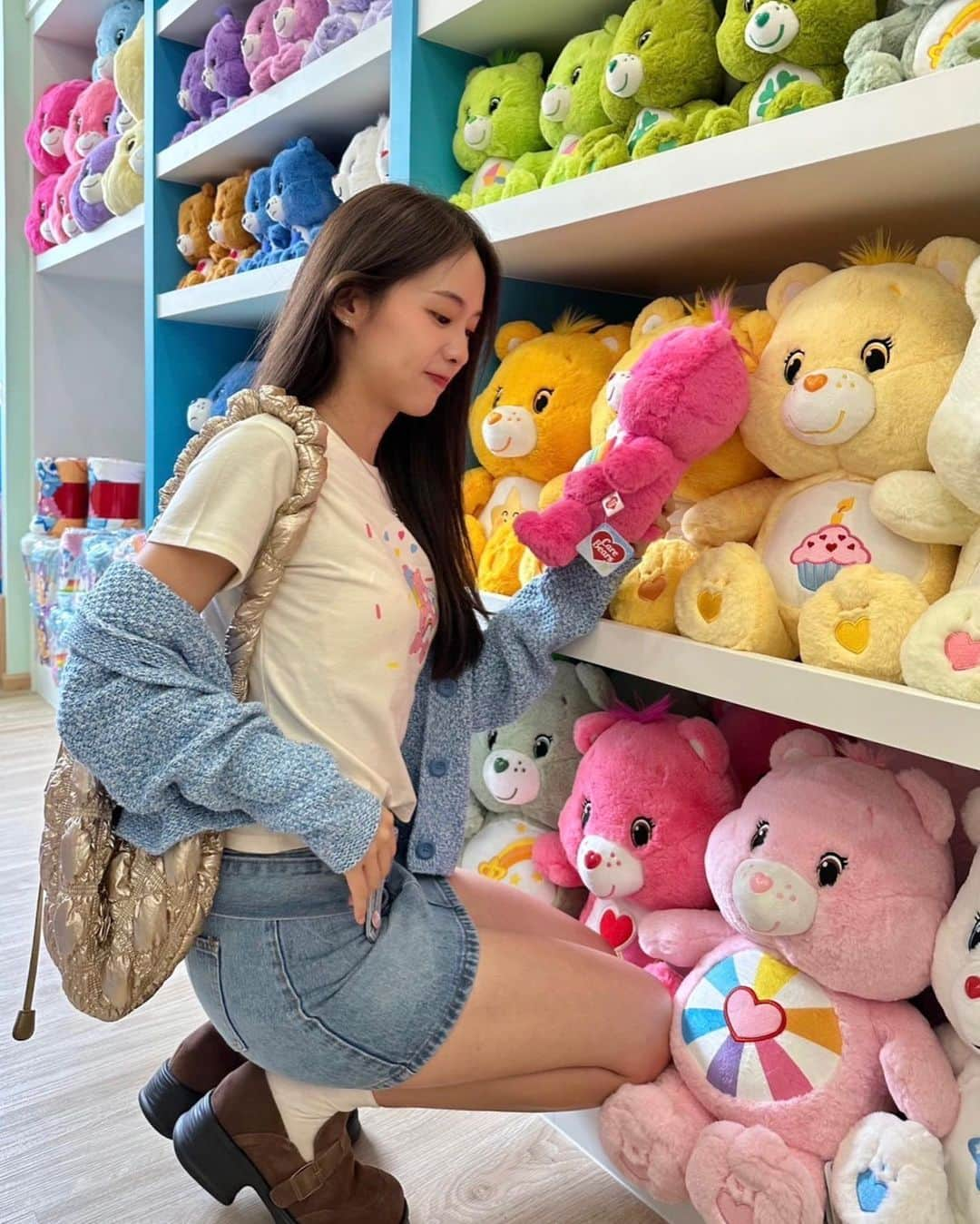 PIMTHAさんのインスタグラム写真 - (PIMTHAInstagram)「แคร์แบร์แล้วแคร์เราบ้าง 😜💖🌈  @carebears_thailand #seeknkeepclub_siamsoi2 #carebearsthailand」7月19日 18時17分 - pimtha