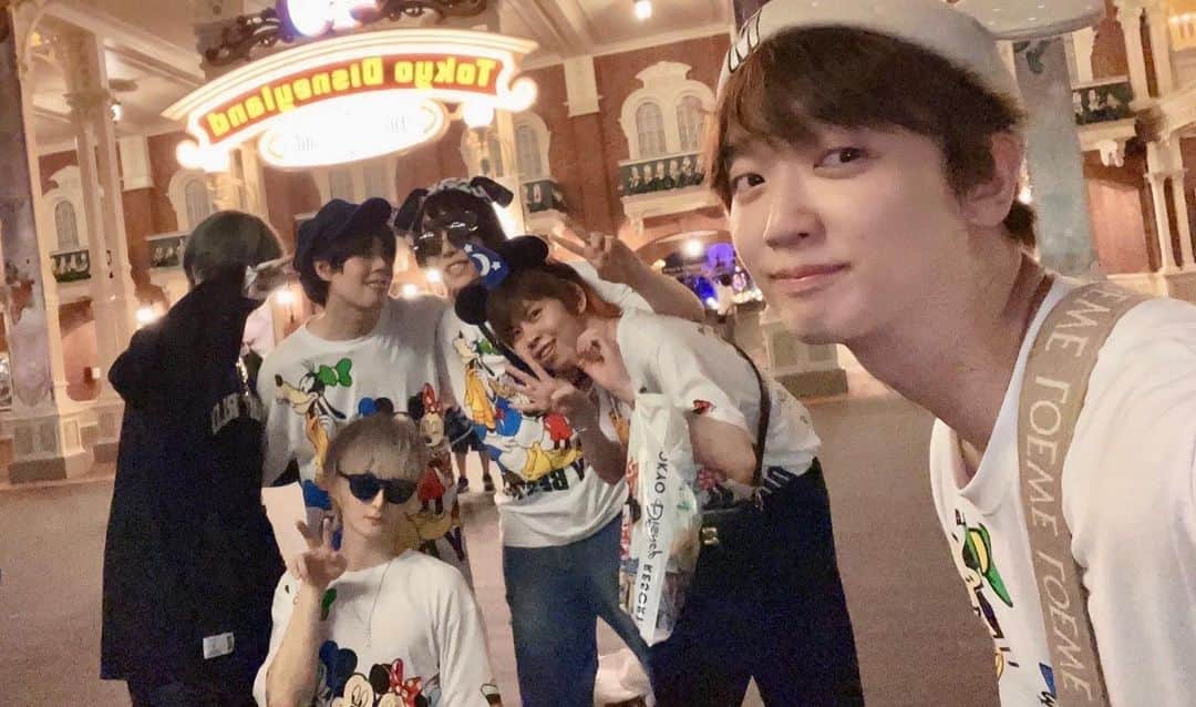 まふまふのインスタグラム：「ディズニーランド #まふまふ #ディズニー」