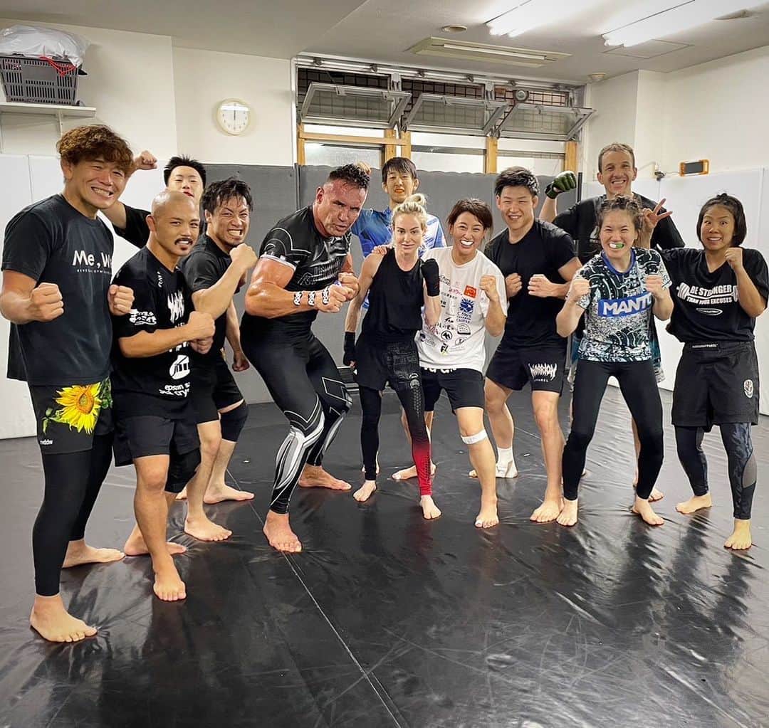 杉山しずかのインスタグラム：「with Banner family and team mates!  #MMA」