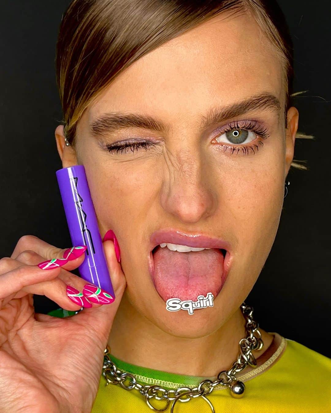 M·A·C Cosmetics UK & Irelandのインスタグラム：「No shrinking violets here! 😈  Create a glossy, juicy plumped up lip that will be the centre of attention with #MACSquirtPlumpingGloss   Shade featured: 💜 Violet Beta  Shop in-store now!  #MACCosmeticsUK #MACSquirtPlumpingGloss #lipglossvendor」
