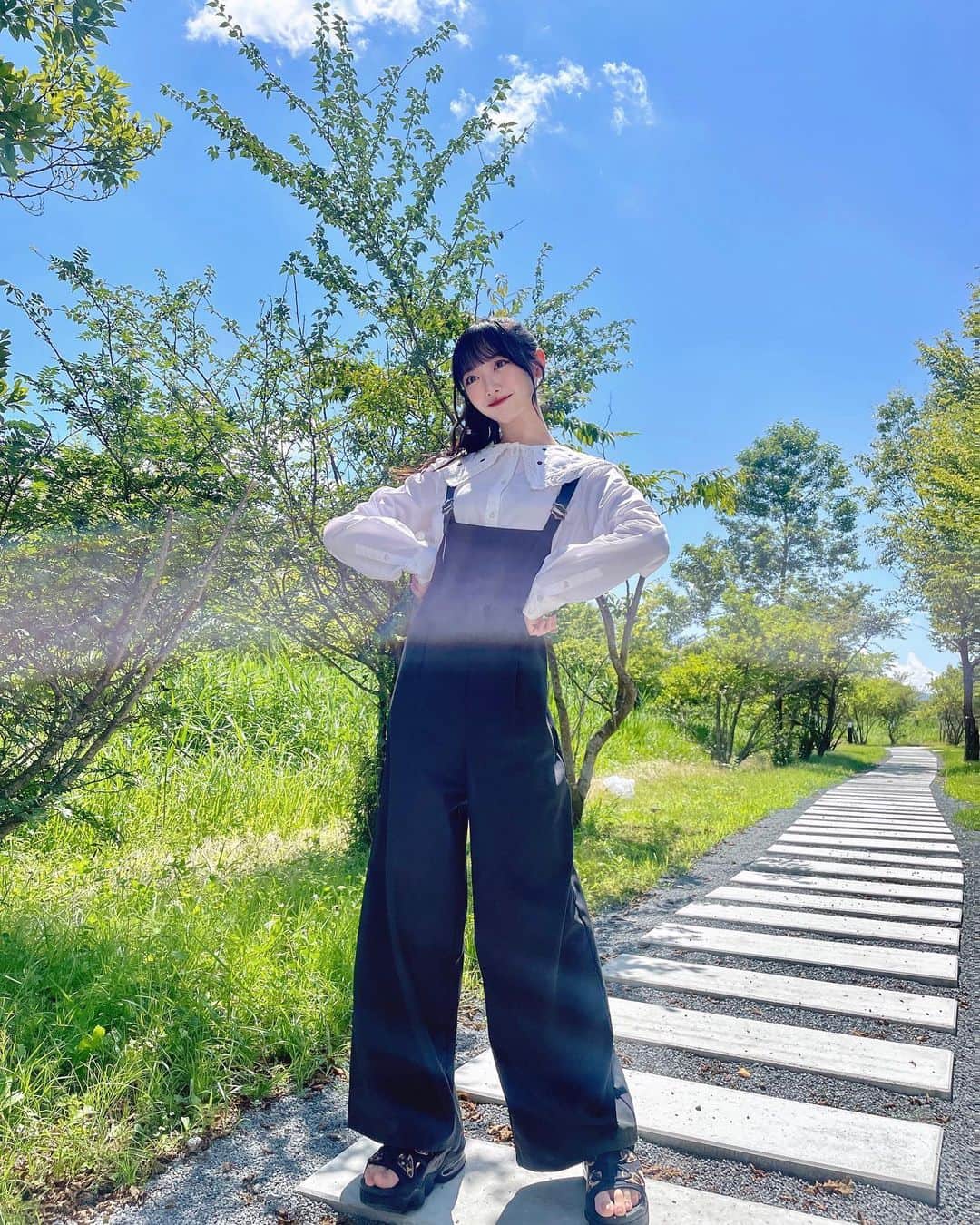 石田千穂のインスタグラム：「新幹線が寒いから移動日は長袖です🙂」