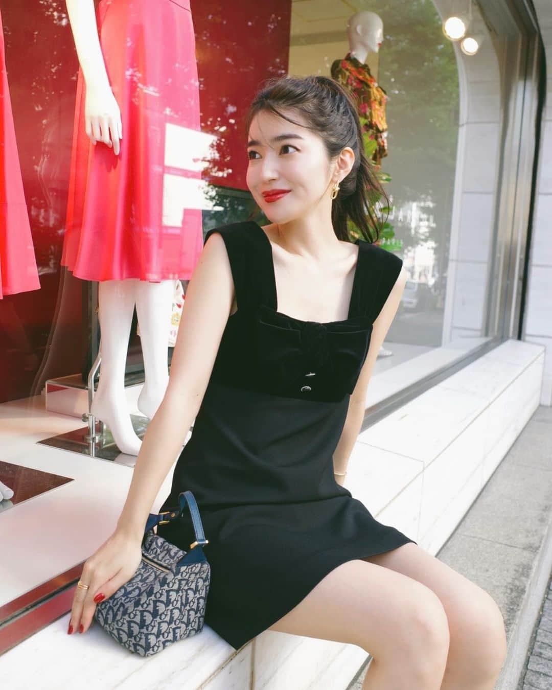 大口智恵美さんのインスタグラム写真 - (大口智恵美Instagram)「黒いワンピース大好き🖤 今日もとろけそうは暑さでしたね〜！  #outfit」7月19日 18時35分 - chemiiiii