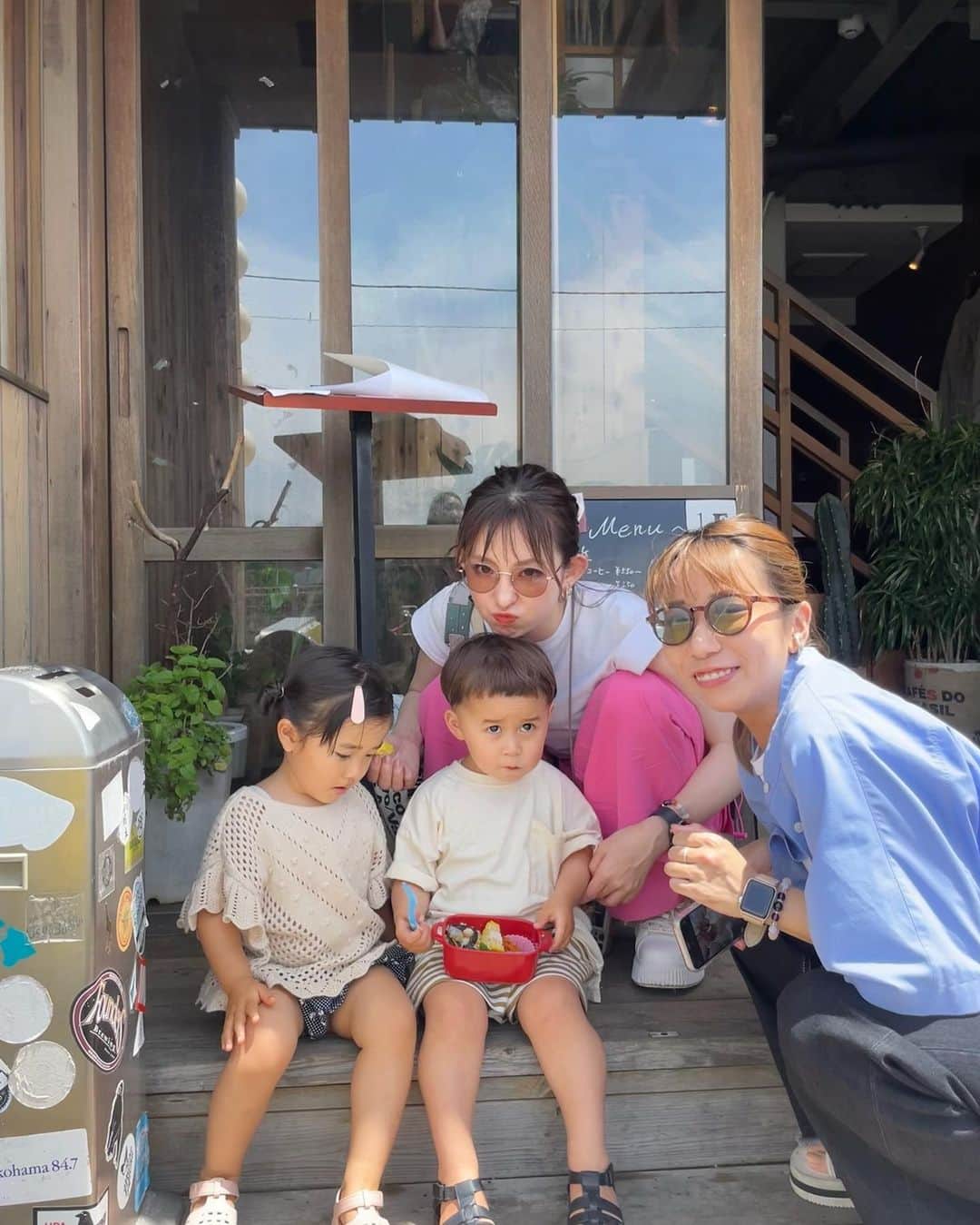 のインスタグラム：「気づいたら7月。 めちゃくちゃ暑いし まだ東京梅雨明けしてないって 本当かい？😇  夏が本当に苦手だけど  ビールが美味しい！  それだけが私の 夏を生き抜く モチベーション🫶🍻✨  #夏 #江ノ島 #gpcoffeeenoshima  #いつもの天使達と #q&a」
