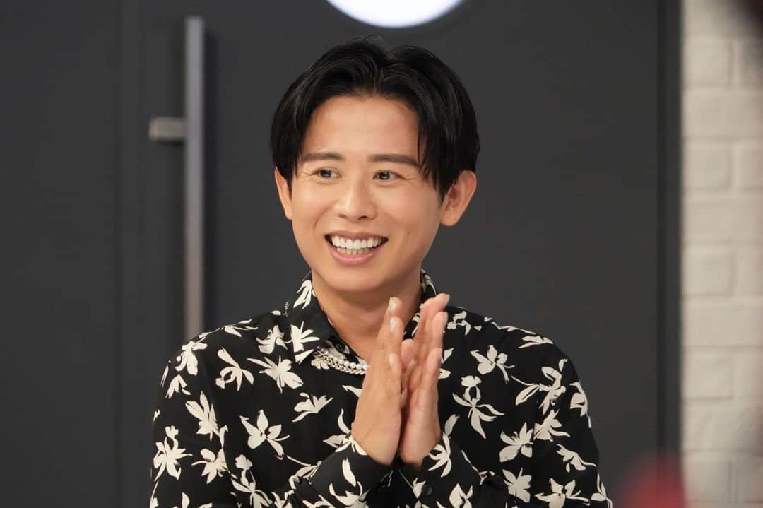 日本テレビ「おしゃれイズム」さんのインスタグラム写真 - (日本テレビ「おしゃれイズム」Instagram)「ゲストに #なにわ男子 #大西流星 さんを お迎えする #おしゃれクリップ 今回はオフショットを先出し🫶✨  とんでもない可愛さで😇 冒頭から数々の人をメロメロに…  さらに！メイク男子大西さんが日々動画をチェックしているという #小田切ヒロ さんがサプライズで登場🙌 大西さんにさらなる美の魔法をかけちゃいます🪄 性別問わず楽しくためになるメイク講座も必見です💓  放送は23日22時〜！ TVerでは生配信あります💫  #山崎育三郎 #井桁弘恵 #佐倉綾音」7月19日 18時49分 - oshare_clip_ntv