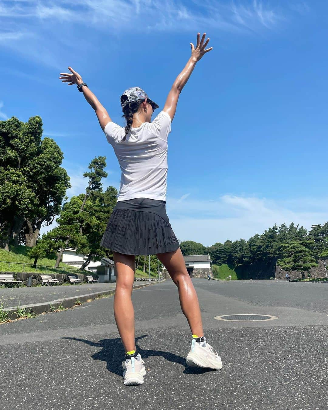 坪井ミサトさんのインスタグラム写真 - (坪井ミサトInstagram)「朝7時半スタートでも汗だく🥹 夏頑張ればきっと涼しくなった頃には 強くなってるはず🥺💪🏽  10月はマラソン月間で たくさん予定が入っているので それに向けてボチボチ頑張ります😊 みなさまも水分しっかり摂って 無理なくいきましょう！！  #ランニング #マラソン #run #running #暑すぎ #滝汗 #workout」7月19日 9時55分 - misato1030