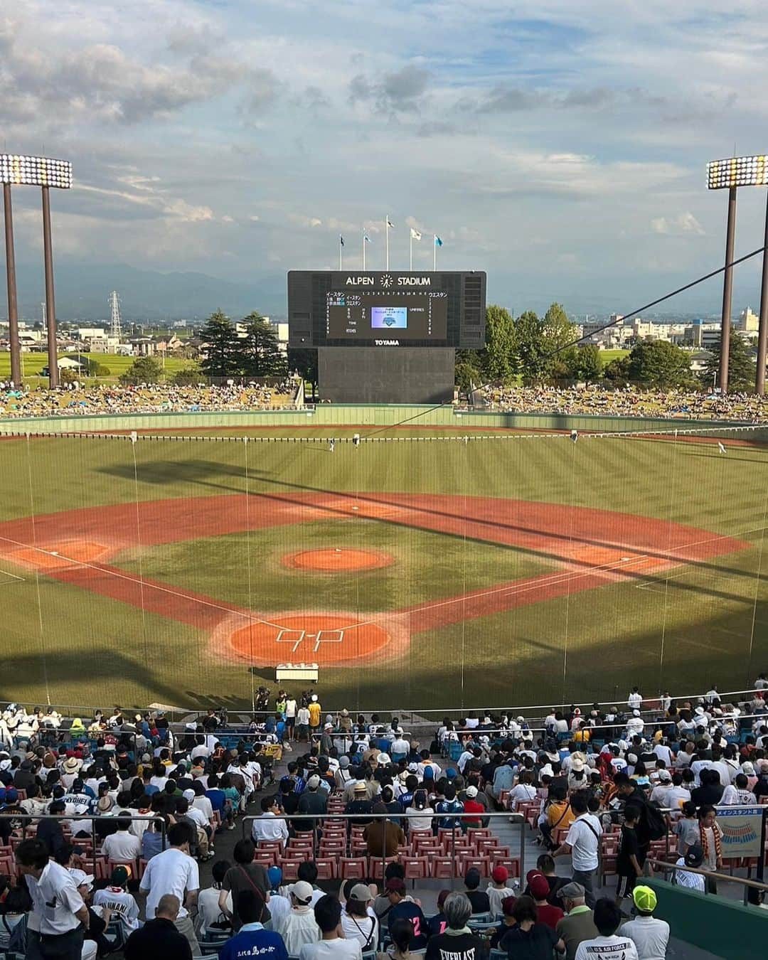 内川聖一さんのインスタグラム写真 - (内川聖一Instagram)「富山開催ということで、地方独特の球場の雰囲気や、ファンの方々のワクワク感が放送席まで伝わってきて、こちらもワクワクさせてもらいました！  若い選手達が自分の持ち味を出そうとプレーしてる姿に元気をもらい、僕も負けないように頑張ります！  #フレッシュオールスター #2023  #富山市民球場アルペンスタジアム  #BS #TBS #新タ悦男 さん #大分bリングス #内川聖一」7月19日 10時04分 - uchikawaseiichi01