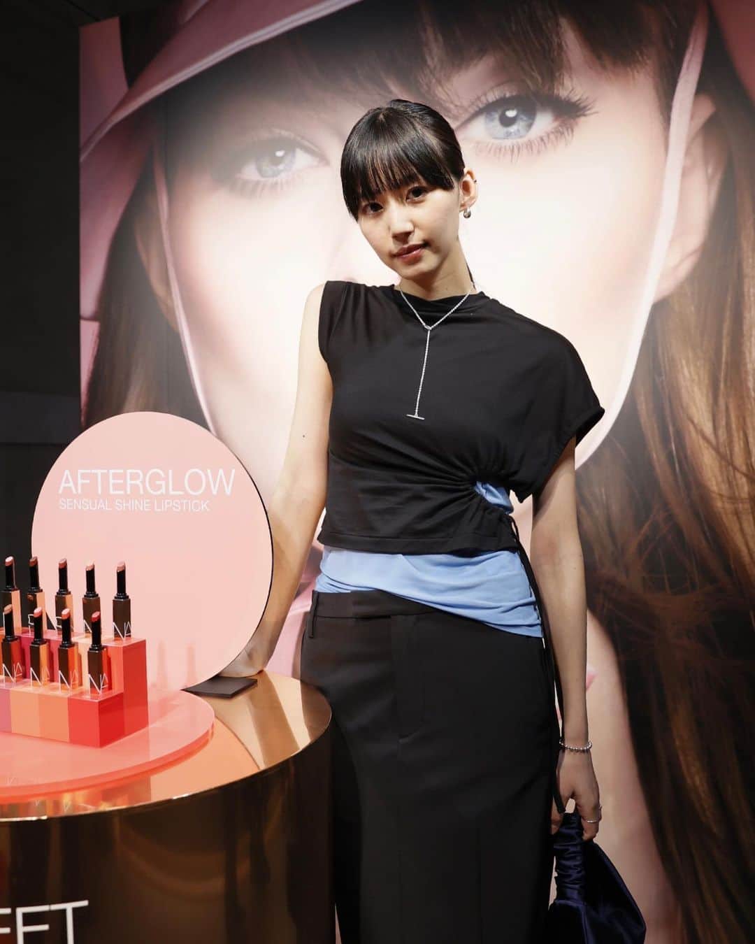 Shiho Sasakiのインスタグラム：「THE AFTER GLOW COLLECTION 2023🎀 @narscosmeticsjapan の新作をひと足お先に試して来ました！  チークもリップも上品な程よい艶感💎 カラーも、日常に馴染みそうな素敵な色が多かった💄  #nars #ナーズ #ナーズアフターグロー」