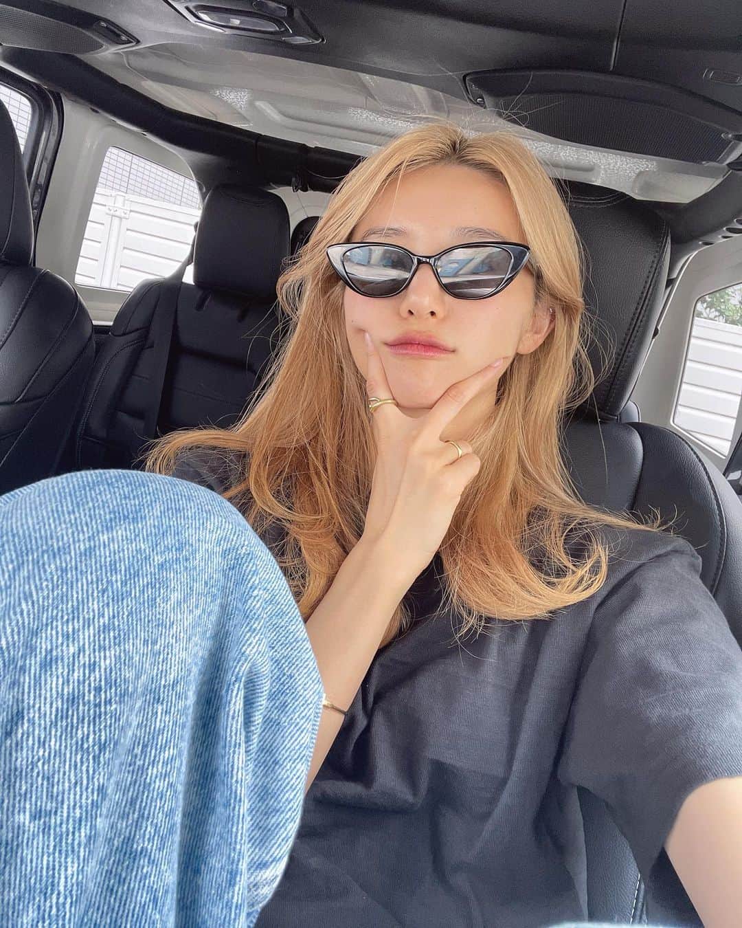 優木望未のインスタグラム：「コルギするたび丸顔がくいっとひきあがる🦊  この間pilatesからのコルギ、の流れで受けたんだけど今まで以上に身頭と顔が軽くなって、ここ最近の新発見。  身体整えてから、またプロの腕で整えてもらうのって贅沢だなぁ、と🥒  今週のコルギも楽しみ。  @crysta_nagoya」