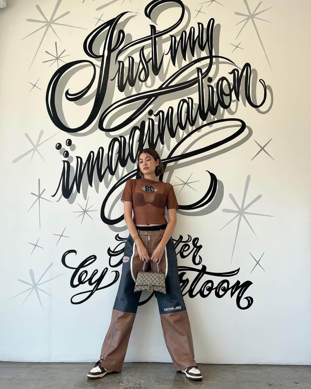 マギー・ラースリー・バーレンシエガーのインスタグラム：「Just close your eyes and imagine 💭」