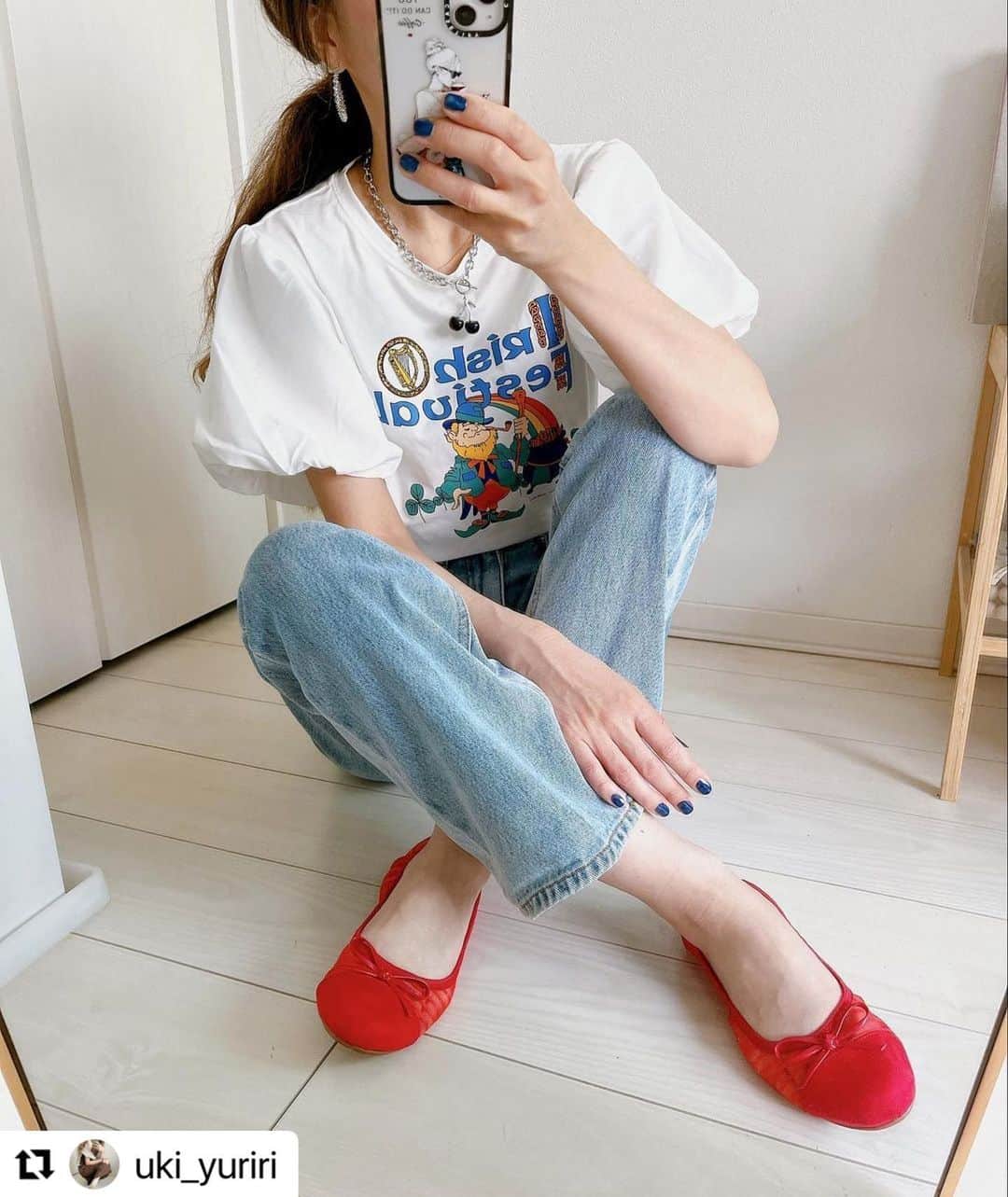 のインスタグラム：「⋈ Thank you! @uki_yuriri  ⁡ 【OLIVIA TULLE(RED)】 21036TU 5,940円(税込) ⁡ #butterflytwists #バタフライツイスト #butterflytwistsfordaily #butterflytwistsfortravel ⁡ ・・・ ⁡ めちゃくちゃ可愛いシューズ♡  ⁡ デイリー使いもできて折り畳めるから保護者会にもこのシューズを持って行ったよ♡  ⁡ 外履きも内履きもできるから良き👠　　 ⁡ @butterflytwists_jp  ⁡ 他にも可愛いシューズたくさんあるからチェックしてみてね♡  ・ ・ ・ #butterfytwists #バタフライツイスト#butterflytwistsfordaily #pr#オトナカジュアル#オトナカジュアルコーデ#ママコーデ#ママファッション#フラットシューズ ⁡」