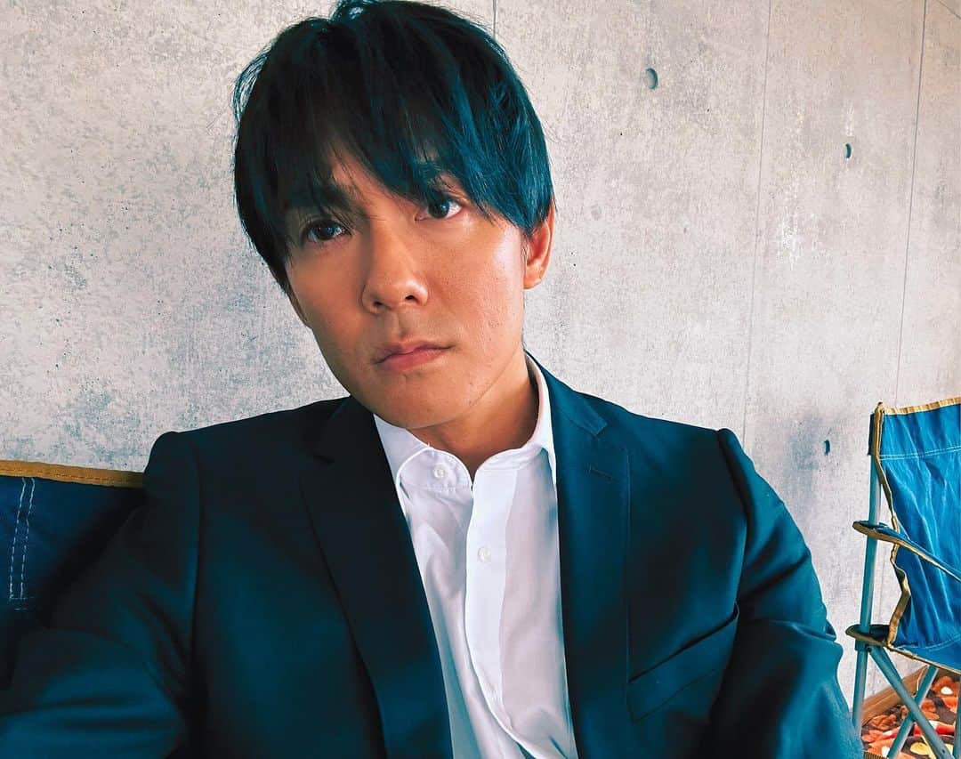 長田成哉のインスタグラム：「先日とある現場が終わり、昨日新たな現場の衣装合わせに行ってきました。  猛暑で基本ずぶ濡れですが オサダは元気です。  みなさん、水分補給してね。  #暑すぎる #熱中症対策 #最近水筒を持ち歩いてる #髭 #剃ってるから #汗で痛い」